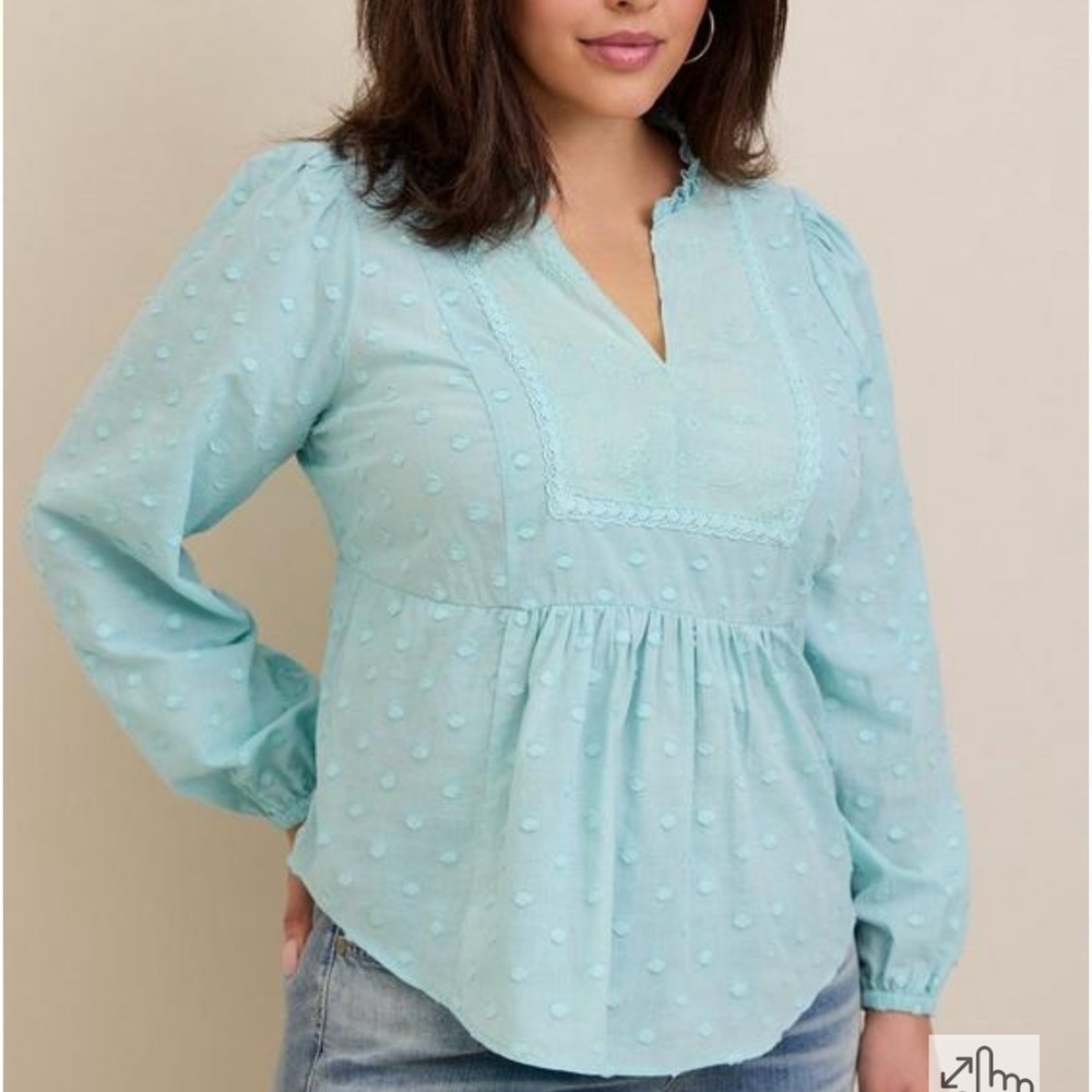 Womens Torrid Blue Clip Dot Mixed Eyelet Yoke Detail Top Size 5X  / 28